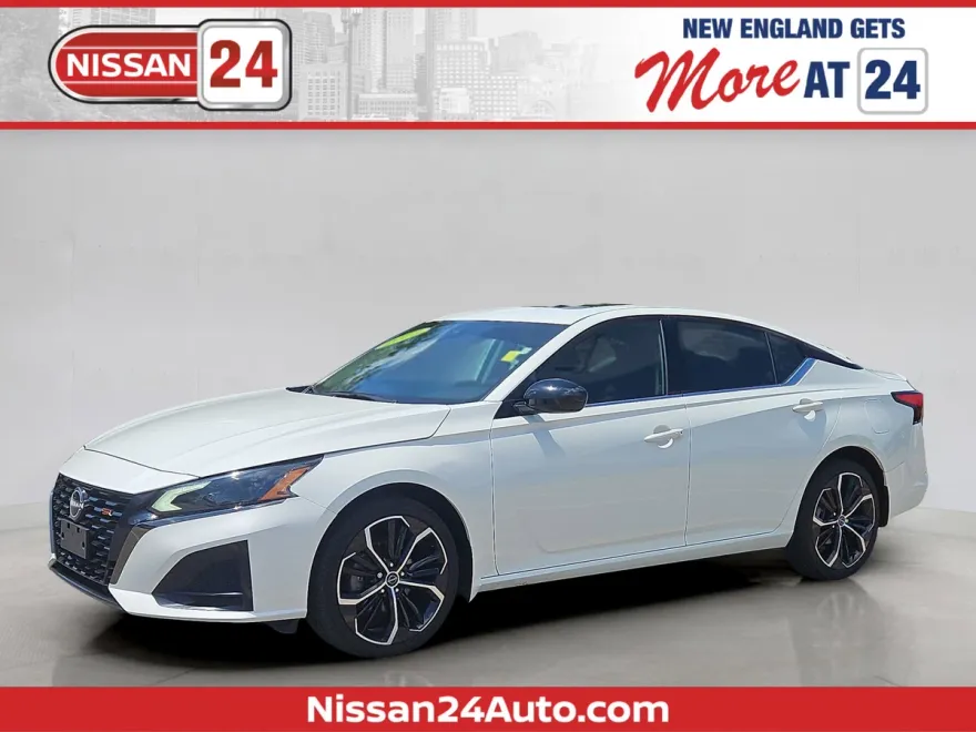 2023 Nissan Altima 2.5 SR photo 1