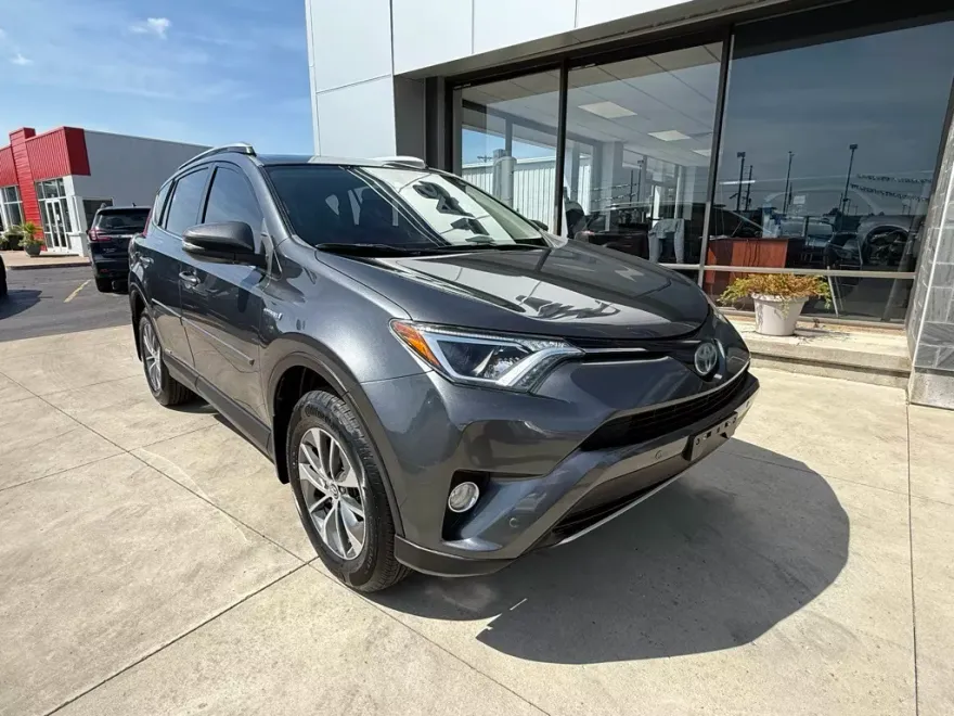 2017 Toyota RAV4 Hybrid XLE photo 1