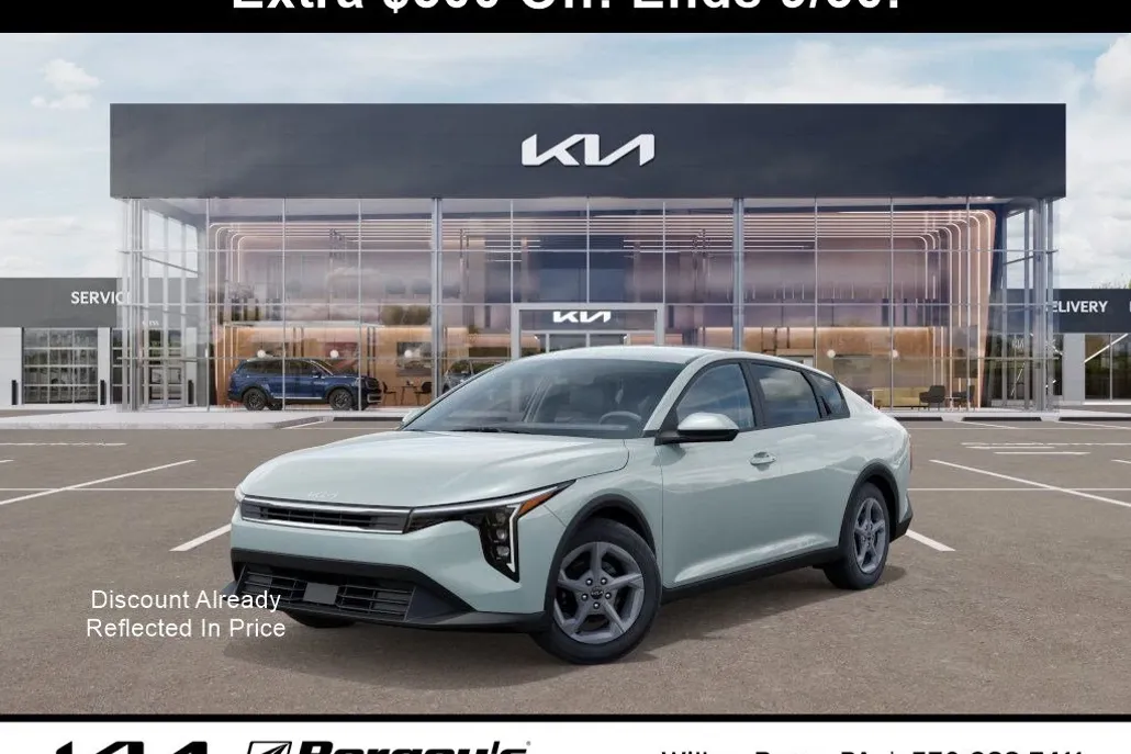 2025 Kia K4 LXS photo 1