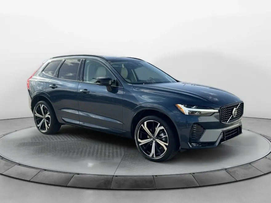 2025 Volvo XC60 B5 photo 1
