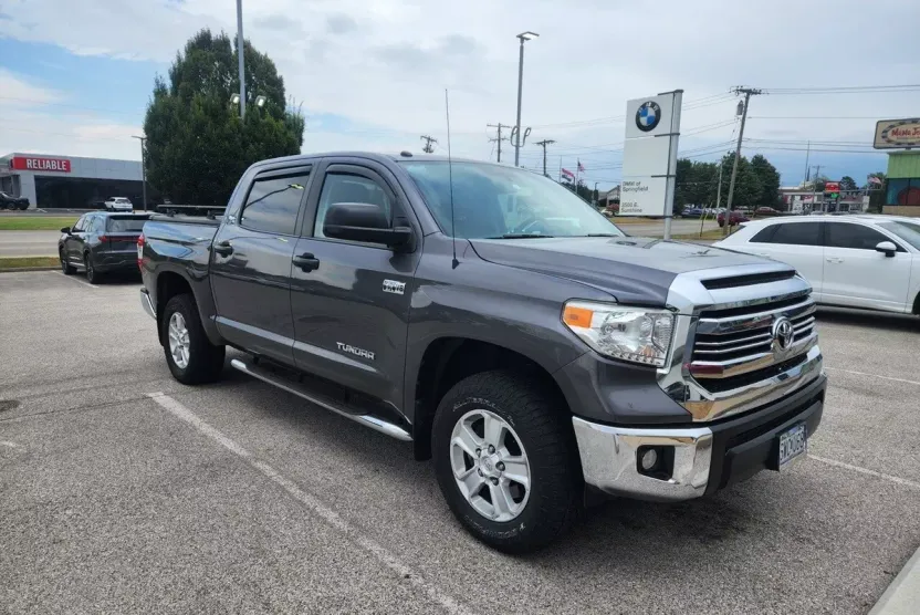 2017 Toyota Tundra SR5 photo 1