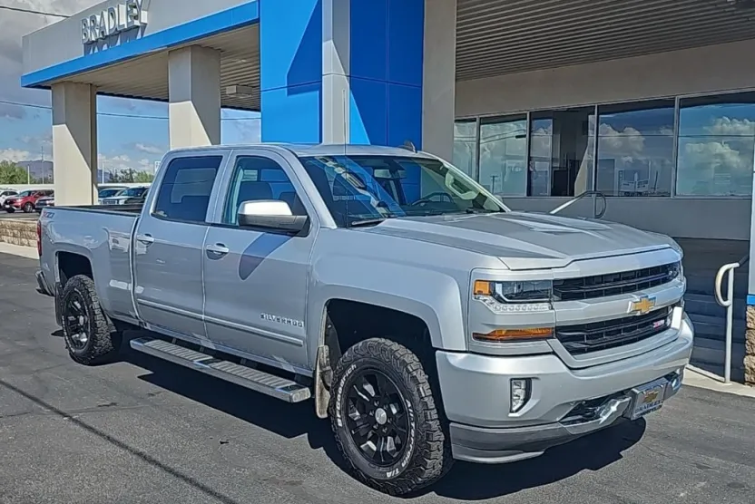 2018 Chevrolet Silverado 1500 LT photo 1
