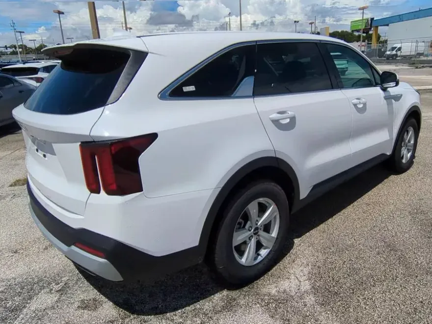 2026 Kia Sorento LX photo 1