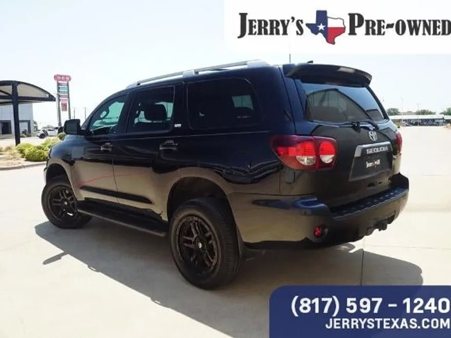 2020 Toyota Sequoia SR5 photo 1