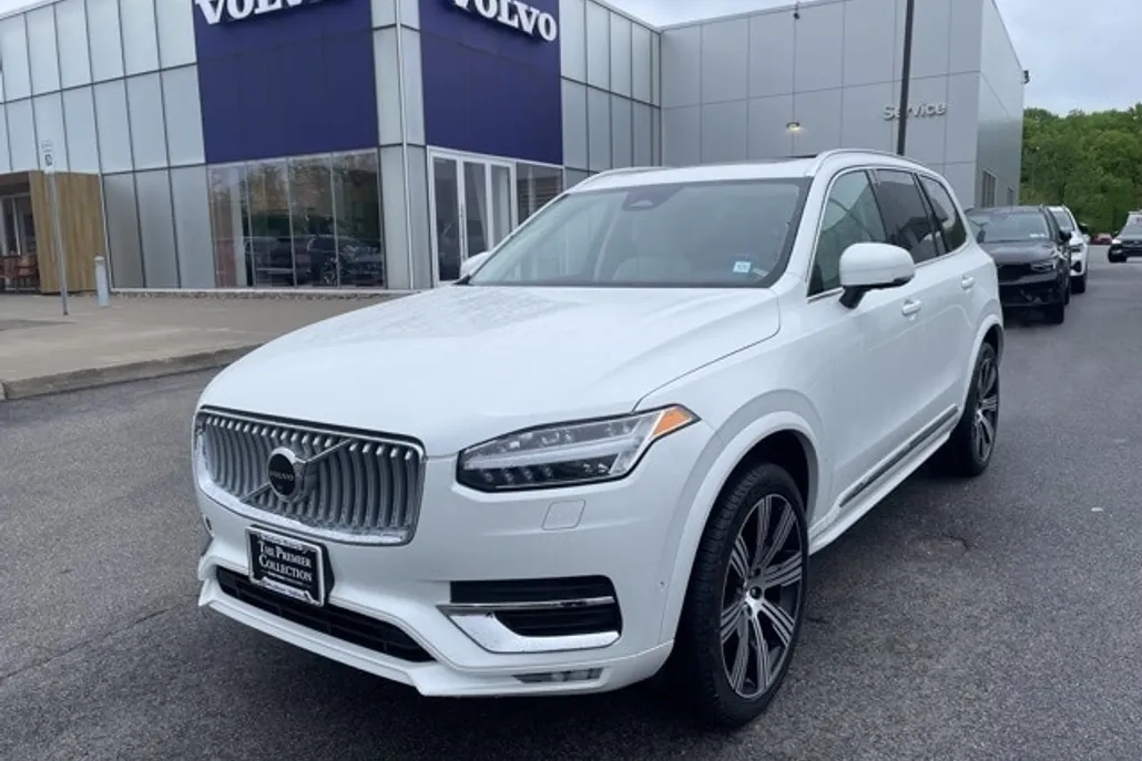 2025 Volvo XC90 Plus photo 1
