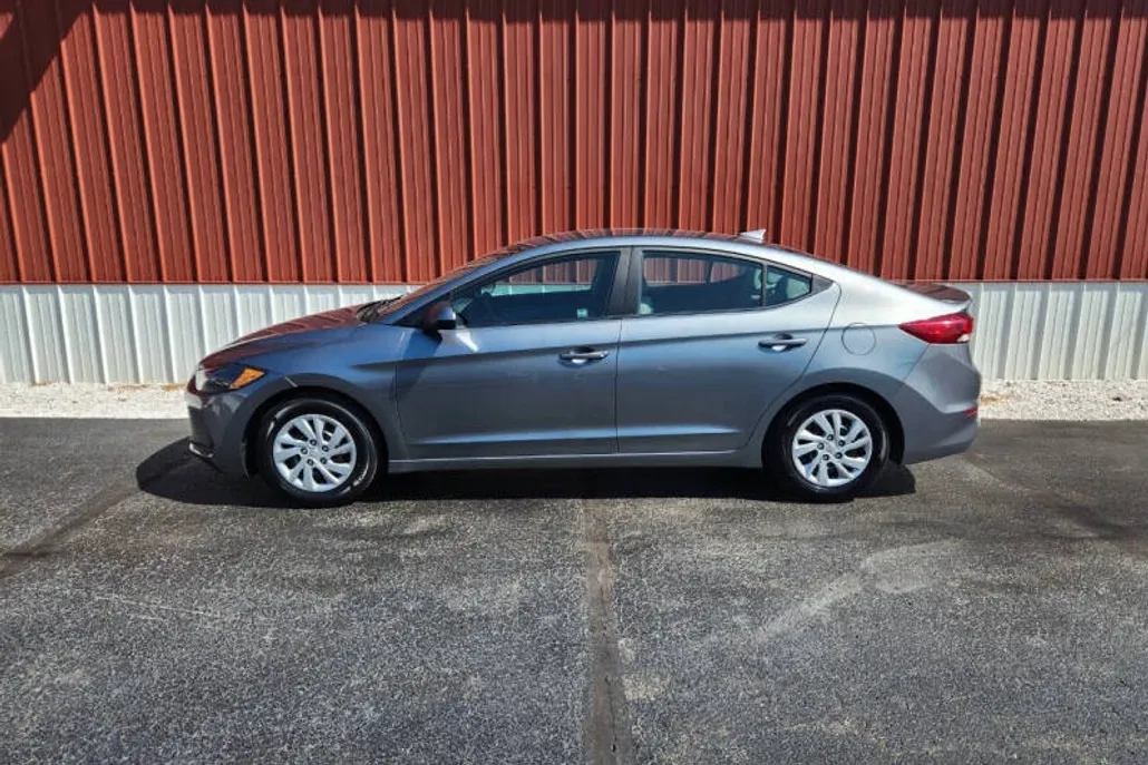 2017 Hyundai Elantra SE photo 1