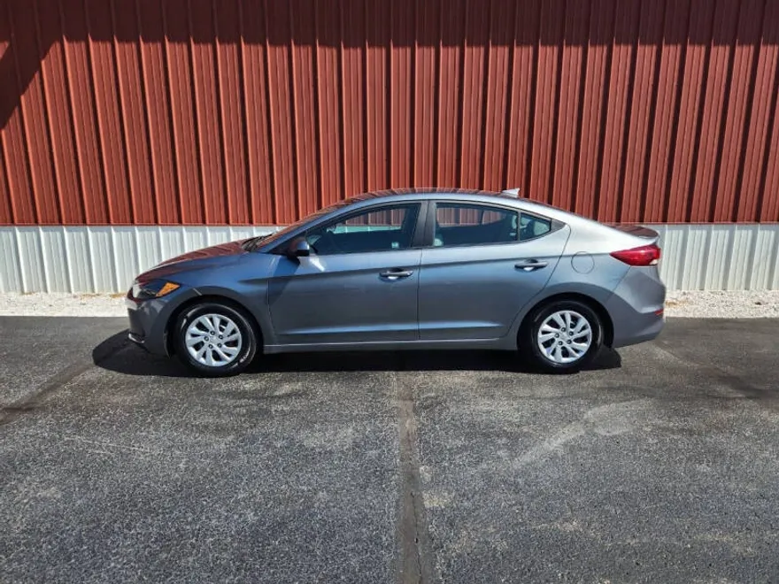 2017 Hyundai Elantra SE photo 1
