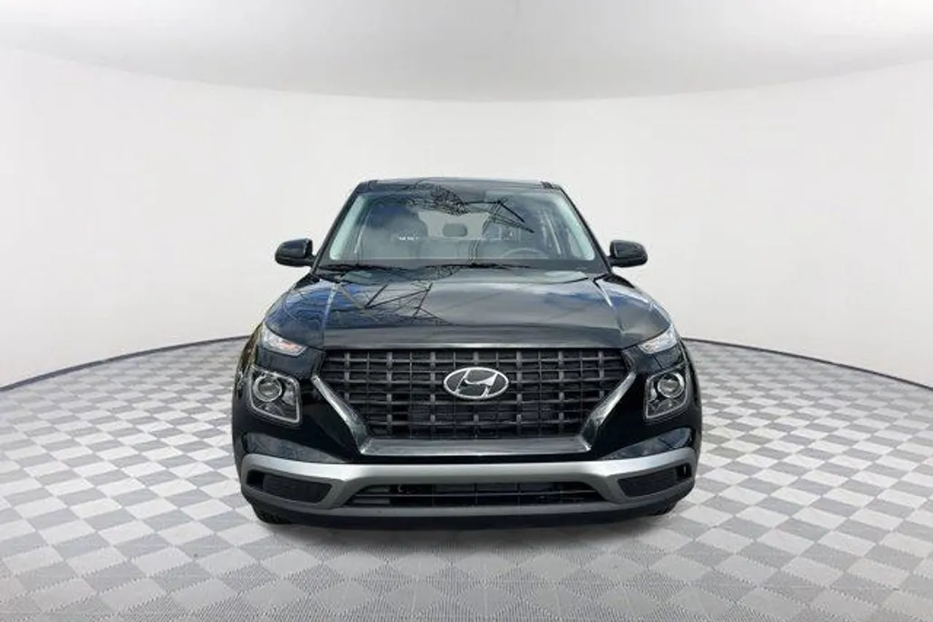 2026 Hyundai Venue SE photo 1