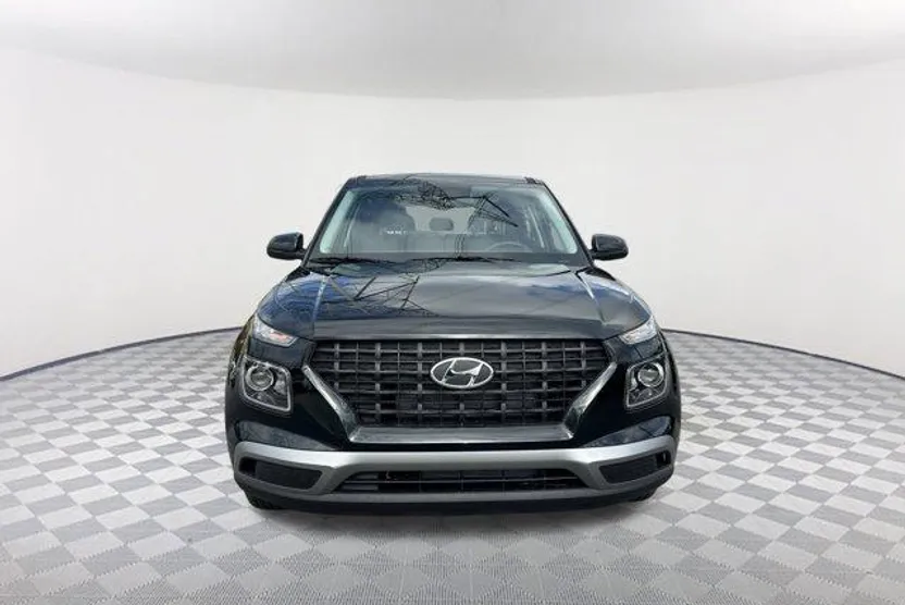 2026 Hyundai Venue SE photo 1