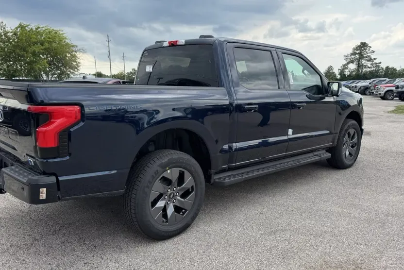 2025 Ford F-150 Lightning photo 1