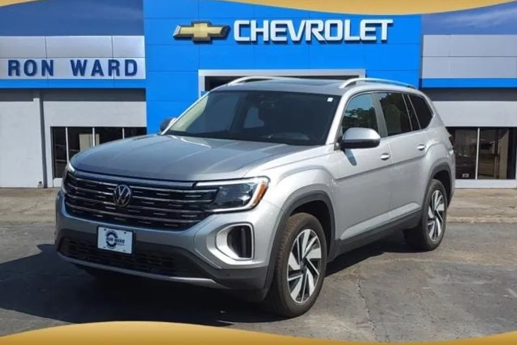 2024 Volkswagen Atlas SEL photo 1