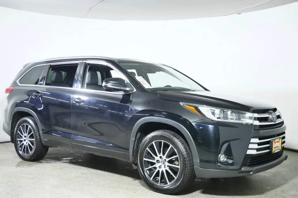 2019 Toyota Highlander Limited photo 1