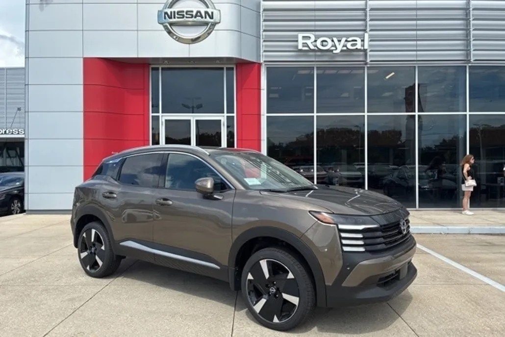 2025 Nissan Kicks SR photo 1