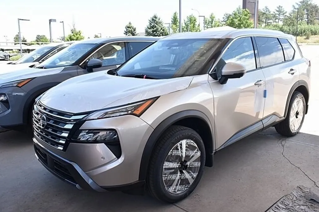 2025 Nissan Rogue SL photo 1