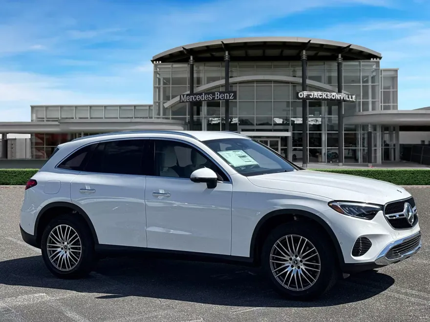 2025 Mercedes Benz GLC 300 photo 1
