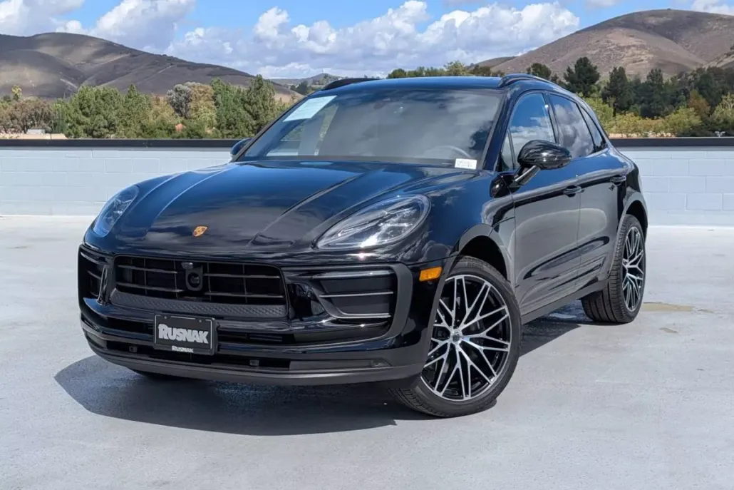 2025 Porsche Macan Base photo 1