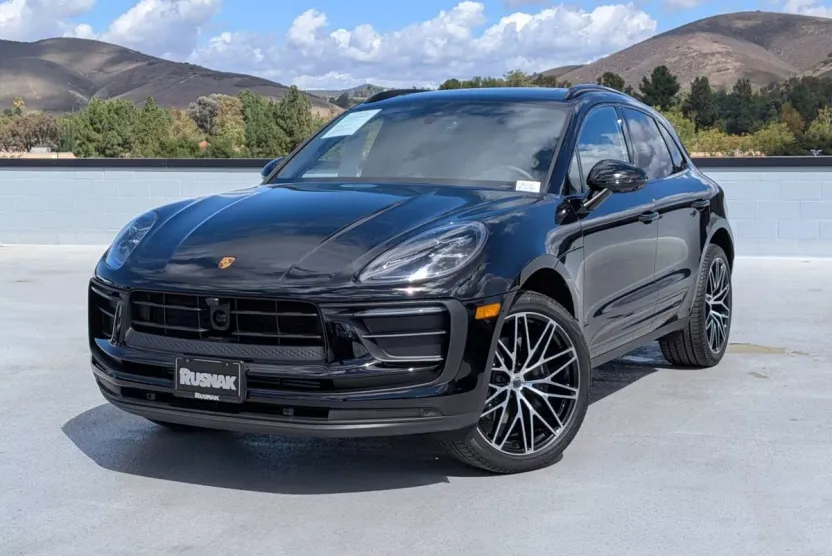 2025 Porsche Macan Base photo 1