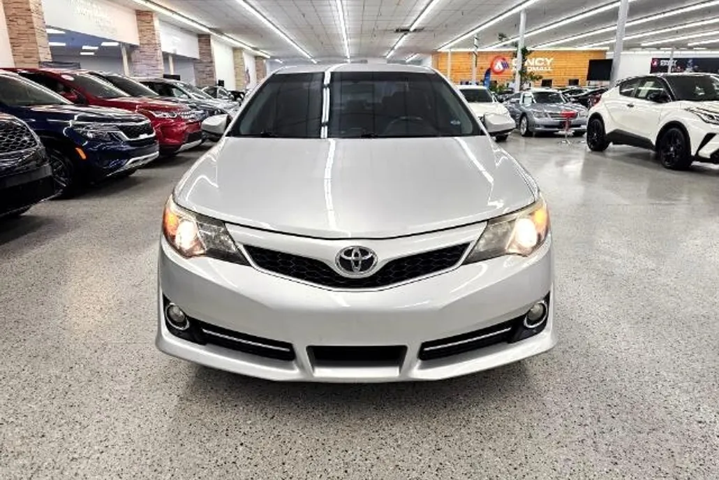2014 Toyota Camry photo 1