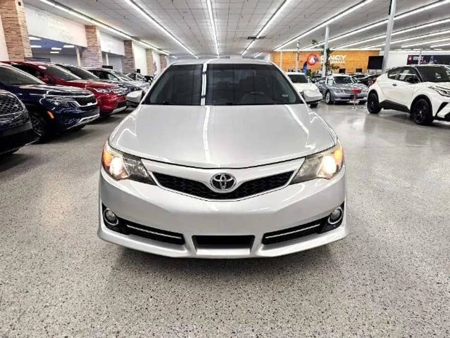 2014 Toyota Camry photo 1