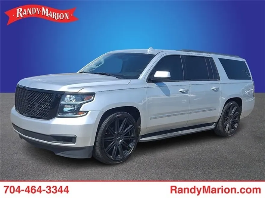 2018 Chevrolet Suburban LT photo 1