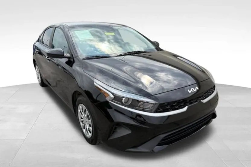 2023 Kia Forte LX photo 1