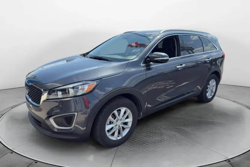 2017 Kia Sorento LX photo 1
