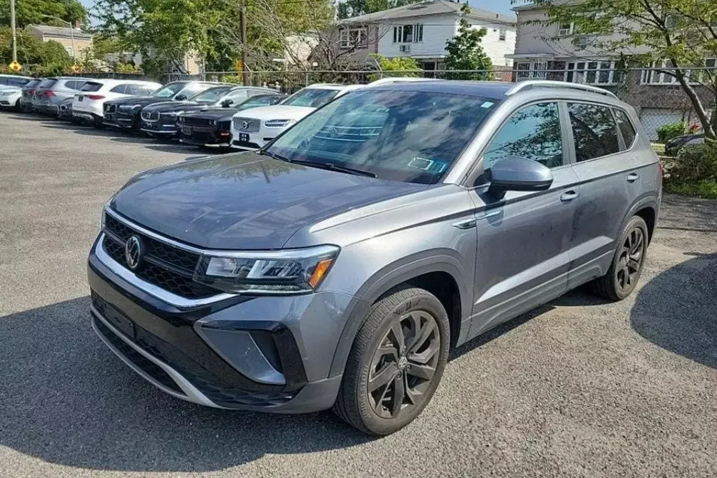 2022 Volkswagen Taos SE photo 1