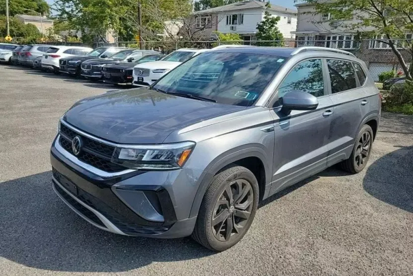2022 Volkswagen Taos SE photo 1