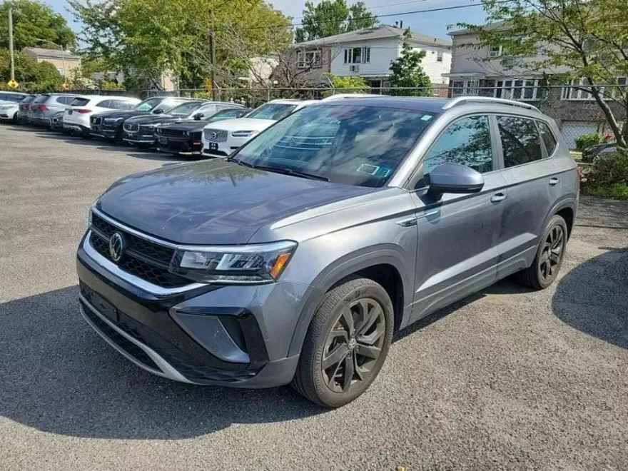 2022 Volkswagen Taos SE photo 1