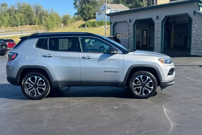 2022 Jeep Compass Limited photo 1