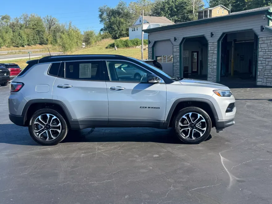 2022 Jeep Compass Limited photo 1