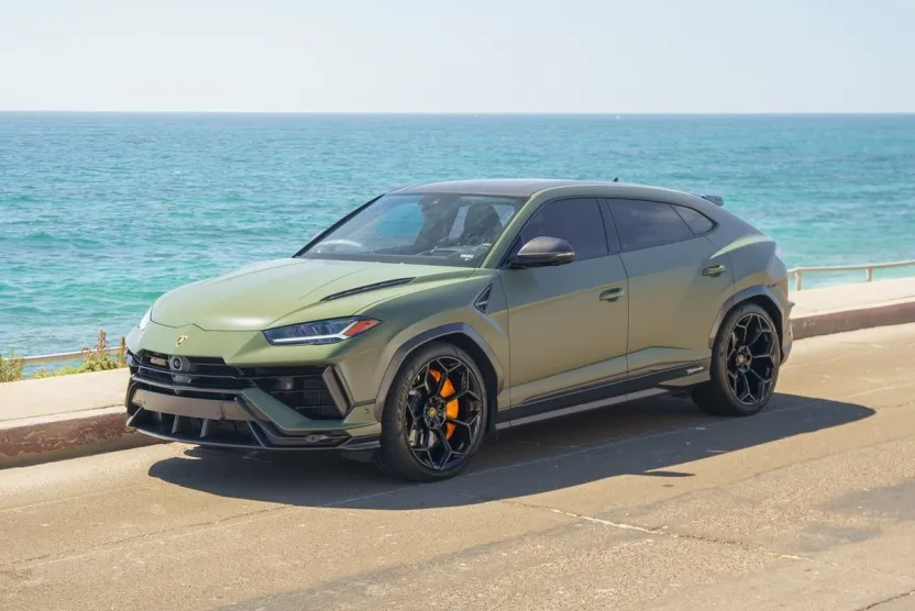 2023 Lamborghini Urus Performante photo 1