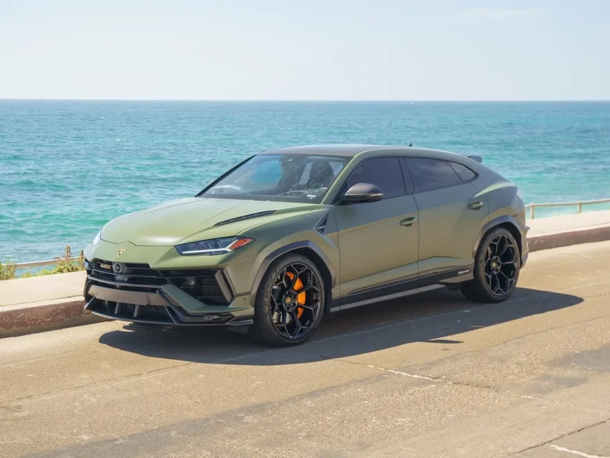 2023 Lamborghini Urus Performante photo 1