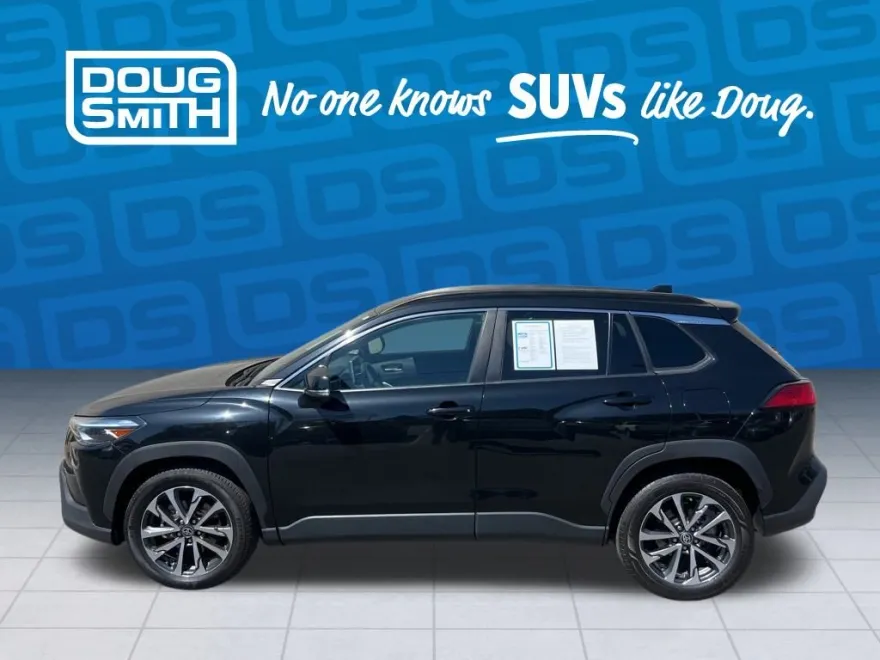 2023 Toyota Corolla Cross XLE photo 1