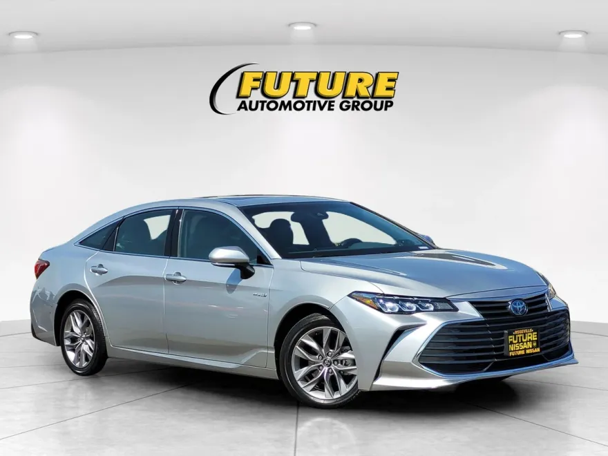 2020 Toyota Avalon Hybrid XLE photo 1
