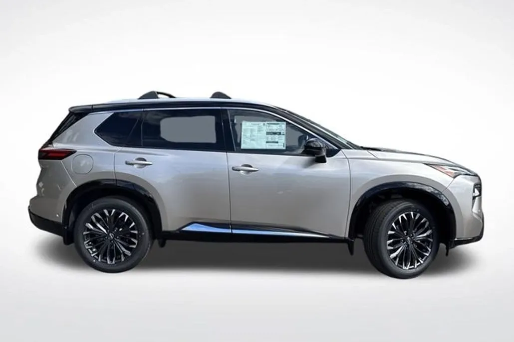 2026 Nissan Rogue Platinum photo 1
