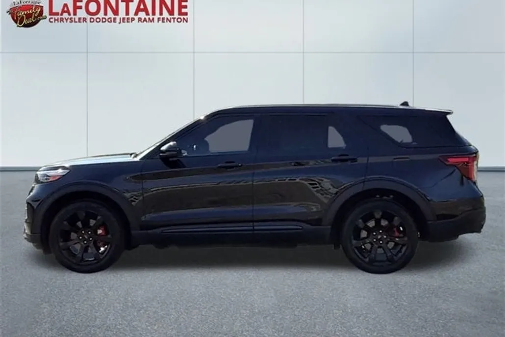 2022 Ford Explorer ST photo 1