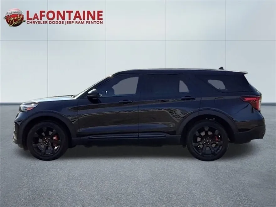 2022 Ford Explorer ST photo 1