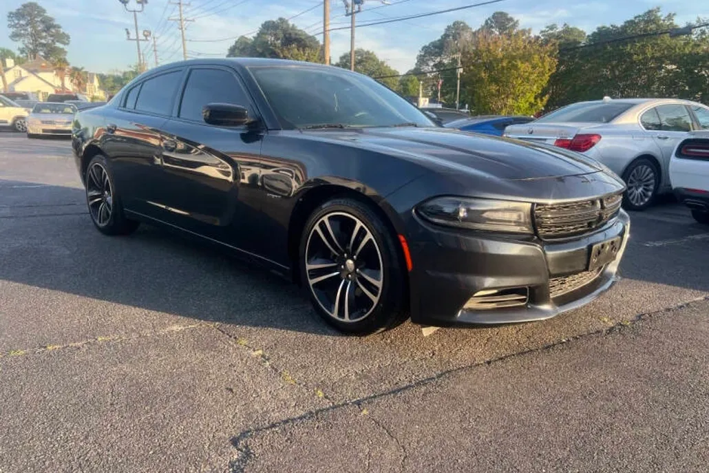 2017 Dodge Charger R/T photo 1