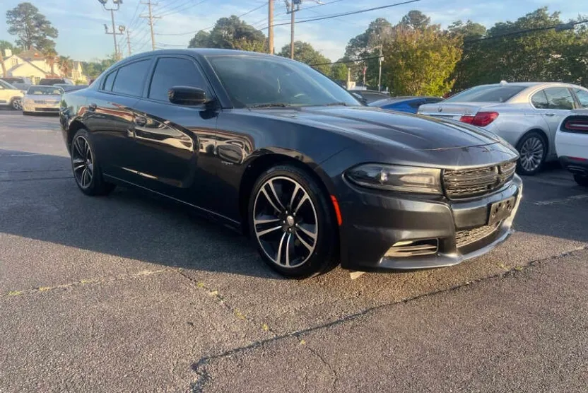 2017 Dodge Charger R/T photo 1