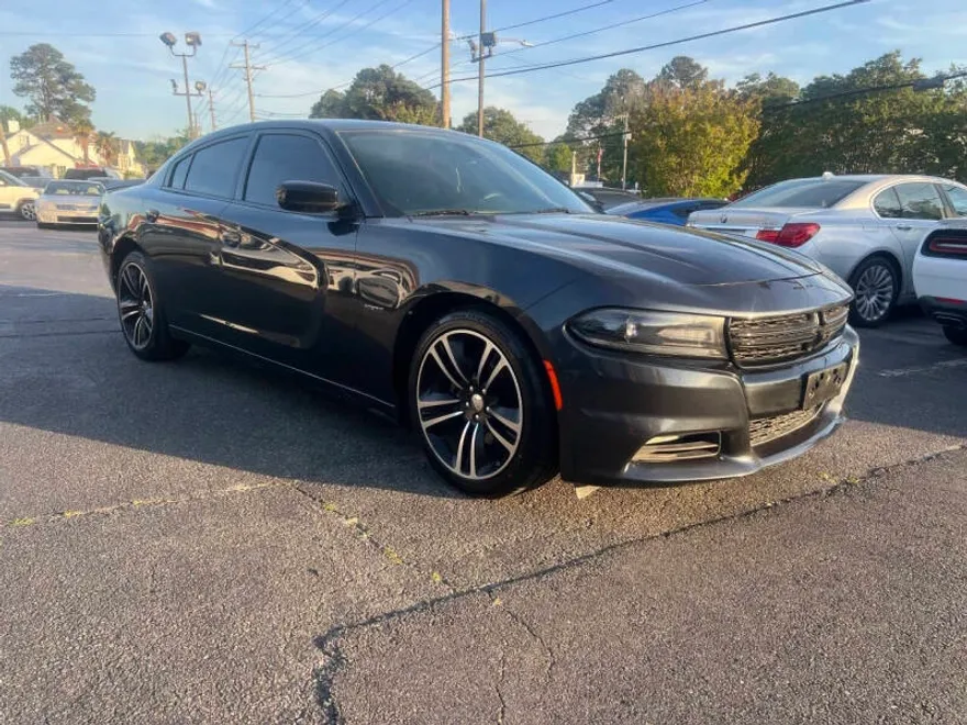 2017 Dodge Charger R/T photo 1