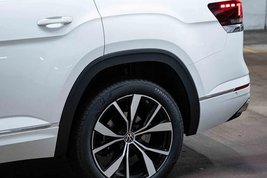 2026 Volkswagen Atlas SEL Premium R-Line photo 1