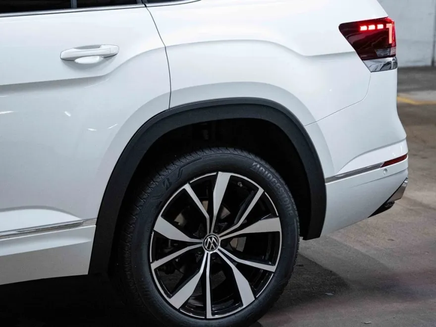 2026 Volkswagen Atlas SEL Premium R-Line photo 1