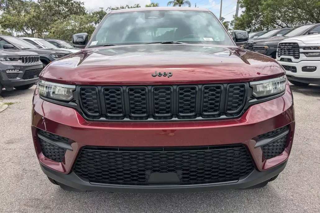 2025 Jeep Grand Cherokee Altitude photo 1
