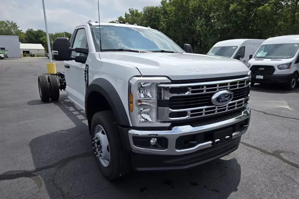 2025 Ford F-600 photo 1
