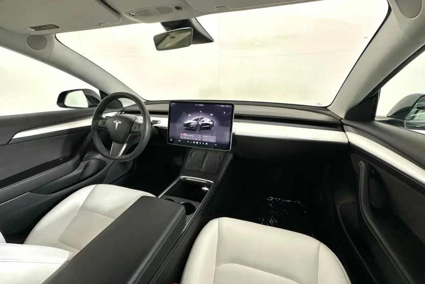 2022 Tesla Model 3 Long Range photo 1