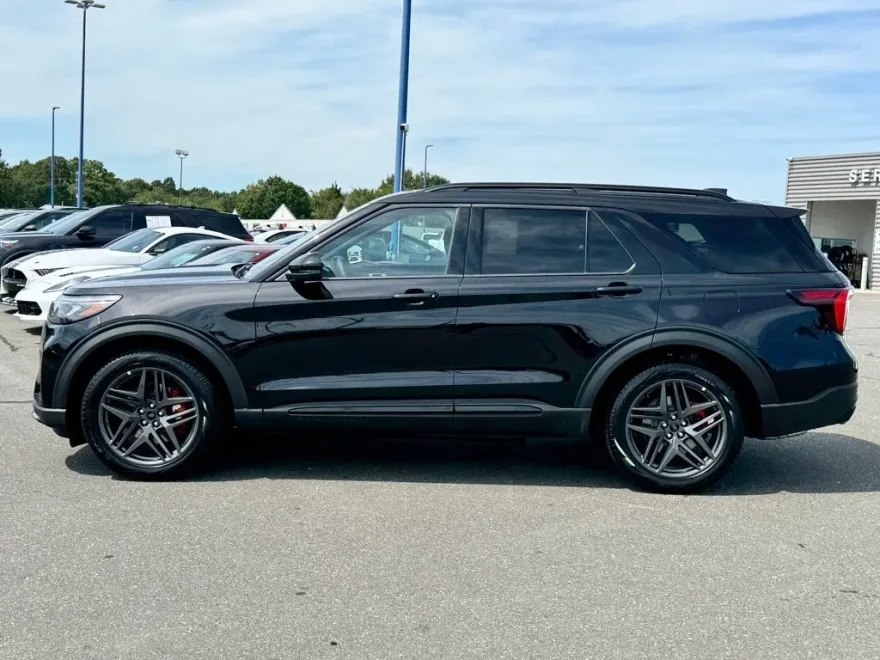 2025 Ford Explorer ST photo 1