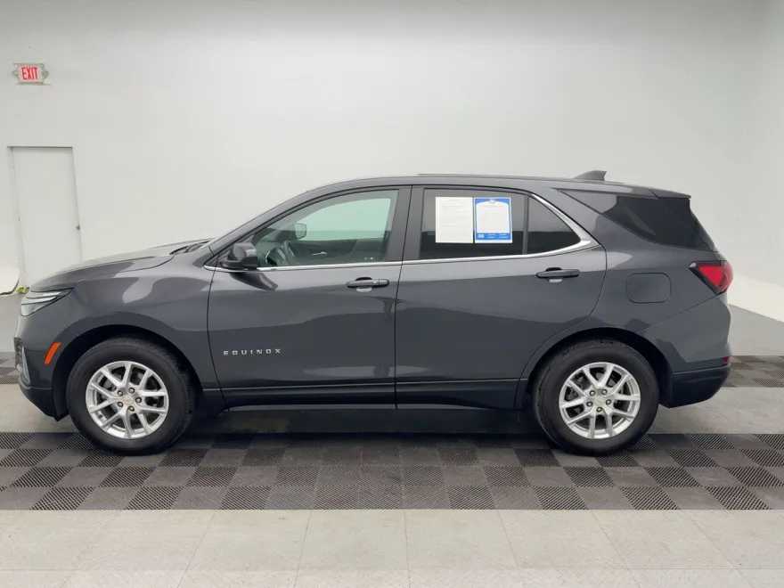 2023 Chevrolet Equinox LT photo 1