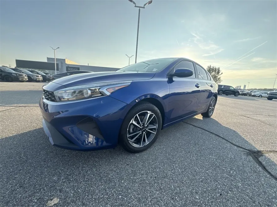 2023 Kia Forte LXS photo 1