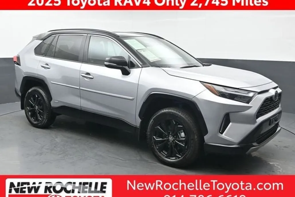 2025 Toyota RAV4 Hybrid XSE photo 1